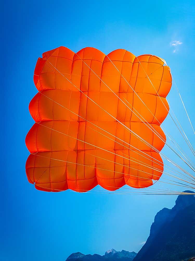 DRAGON | PARACHUTE CARRÉ | ITV