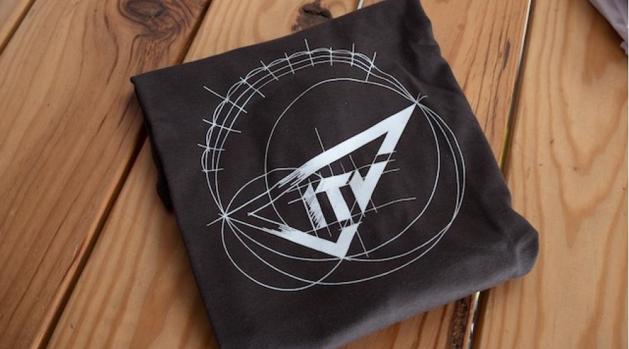 T-shirt ITV